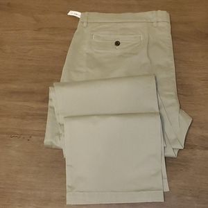 Men's Chino Comfort-Stretch Pant in Olive